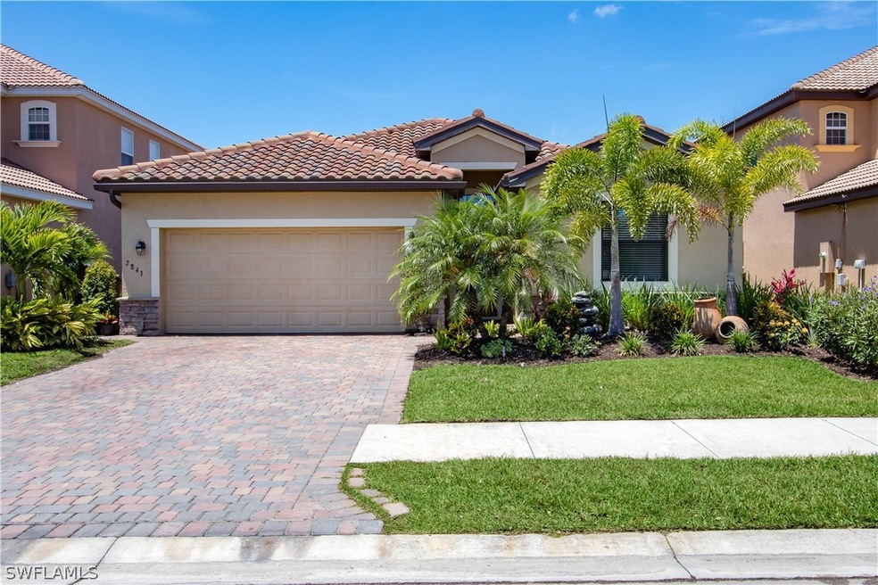 Beautiful curb appeal from the palm trees and cust