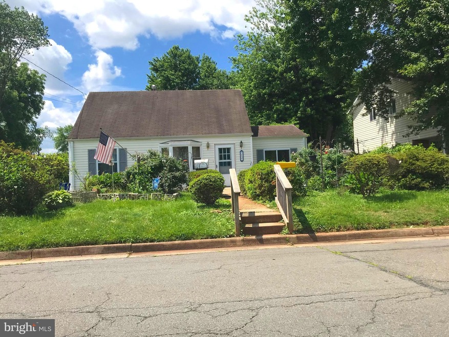 137 Martin Dr, Manassas Park, VA 20111 - photo 1