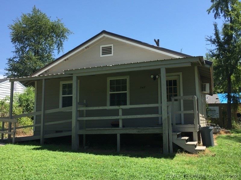 747 S Bluff Ave, Tahlequah, OK 74464 - photo 1