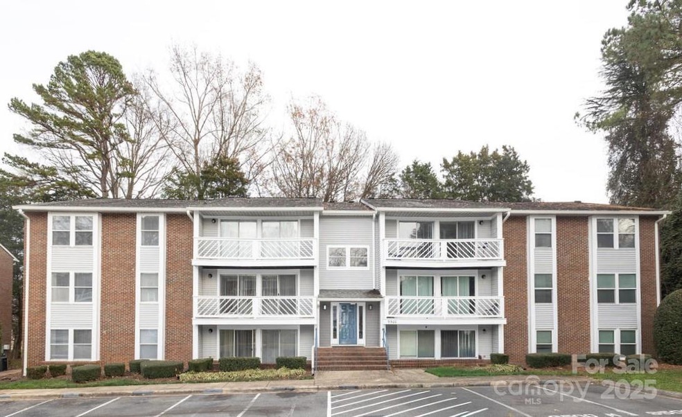 9500 Shannon Green Dr unit C, Charlotte, NC 28213 - photo 1