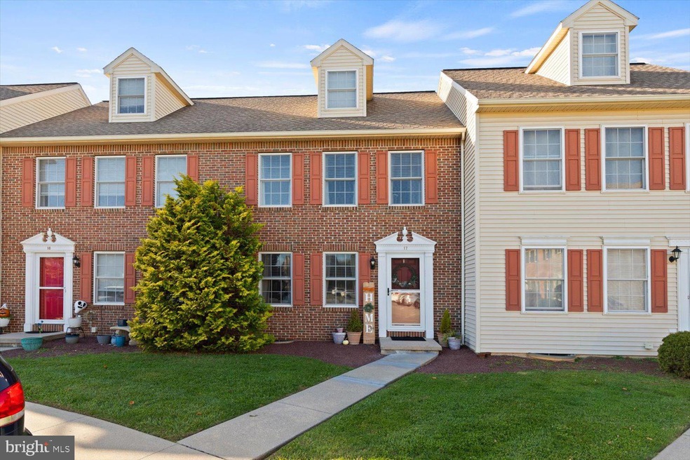17 Weiser Ct unit 17, Womelsdorf, PA 19567 - photo 1