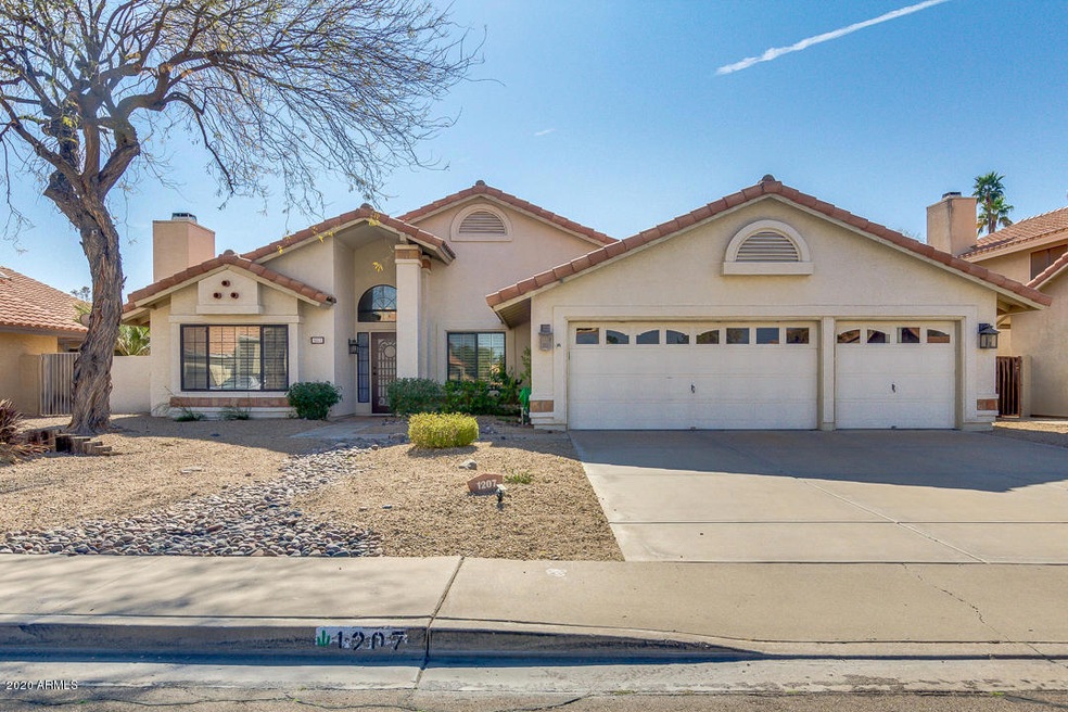 1207 E Divot Dr_1