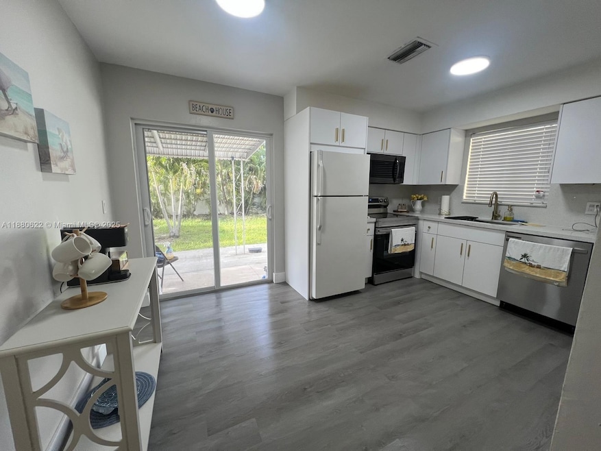 222 SW 8th St unit B, Dania, FL 33004 - photo 1