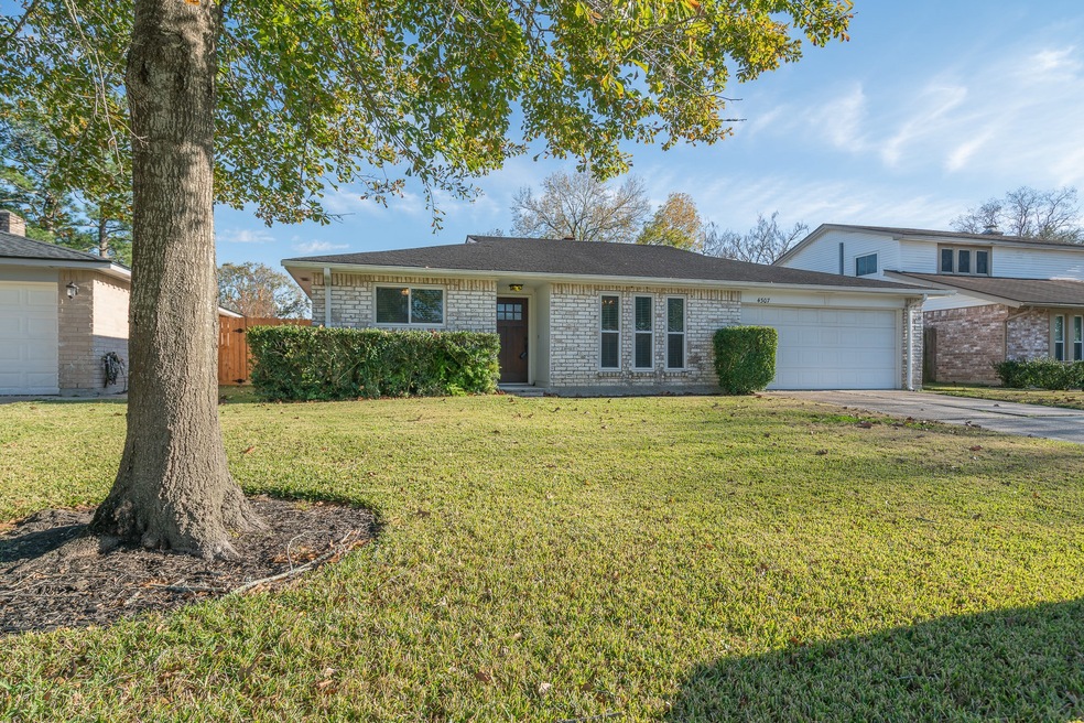 4307 Lucian Ln, Friendswood, TX 77546 - photo 1