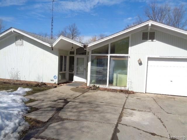 4409 Greenbrook Ln, Flint, MI 48507 - photo 1