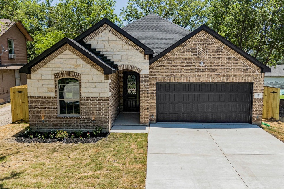 307 W Waco St, Ennis, TX 75119 - photo 1