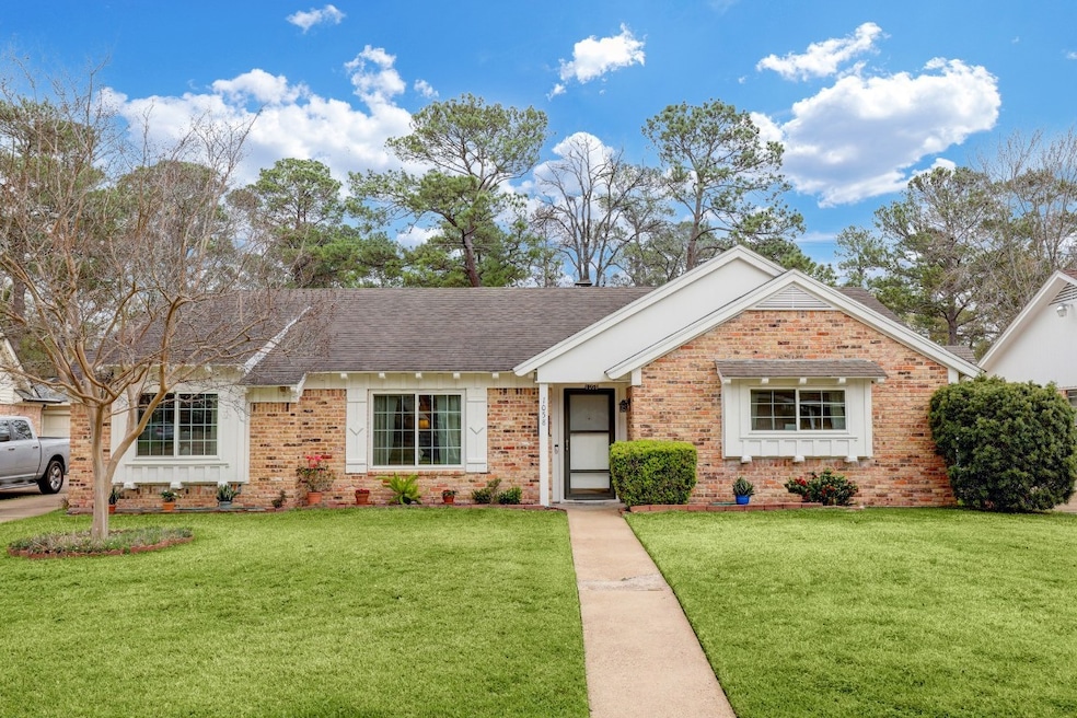 1058 Bethlehem St, Houston, TX 77018 - photo 1