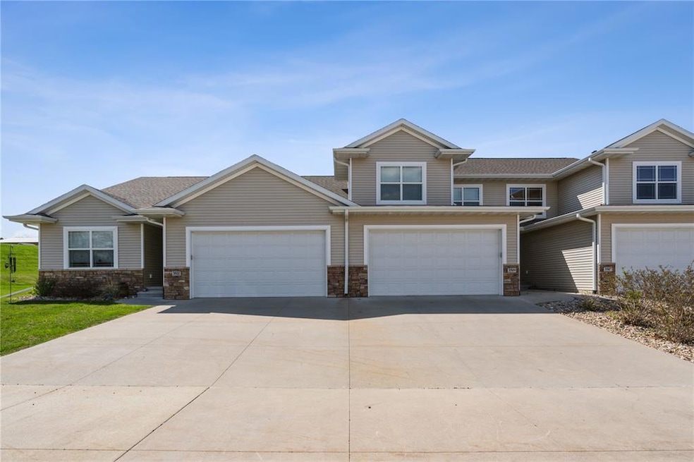 3509 Pioneer Ave SE, Cedar Rapids, IA 52403 - photo 1