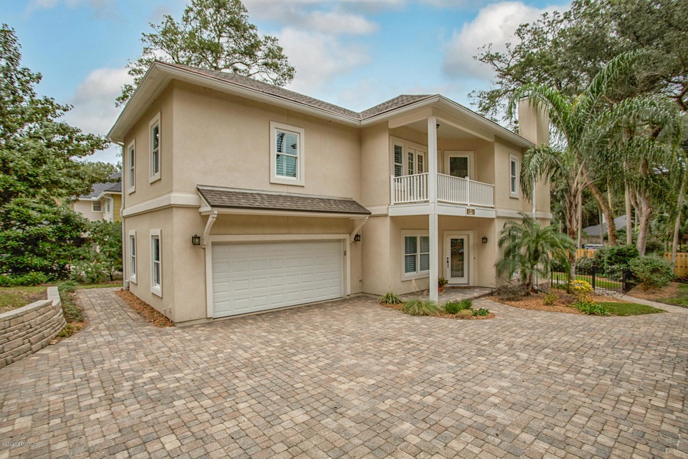 Beautiful 2-Story in AB!