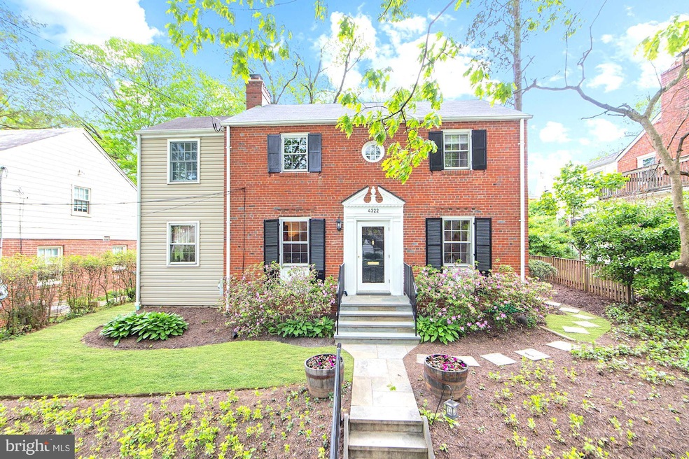 4322 Kentbury Dr, Bethesda, MD 20814 - photo 1