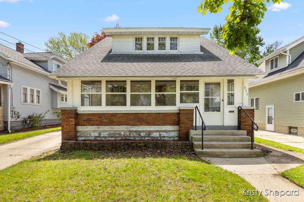 848 Myrtle St NW