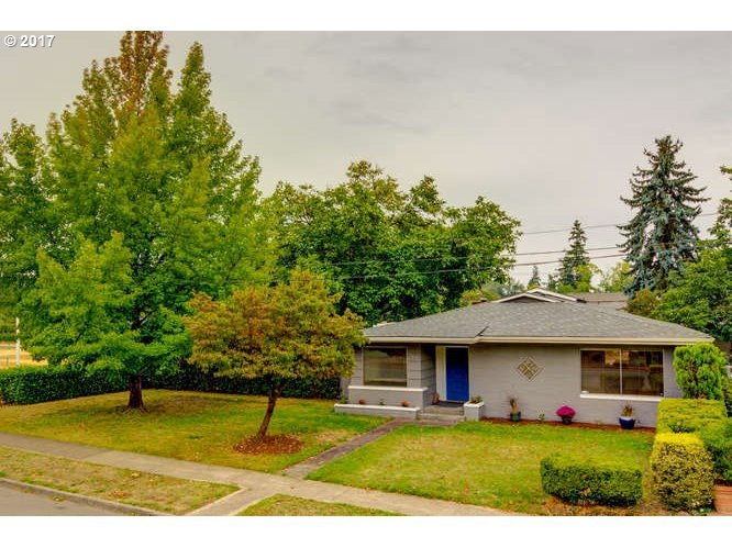 1412 E 1st St, Newberg, OR 97132 - photo 1