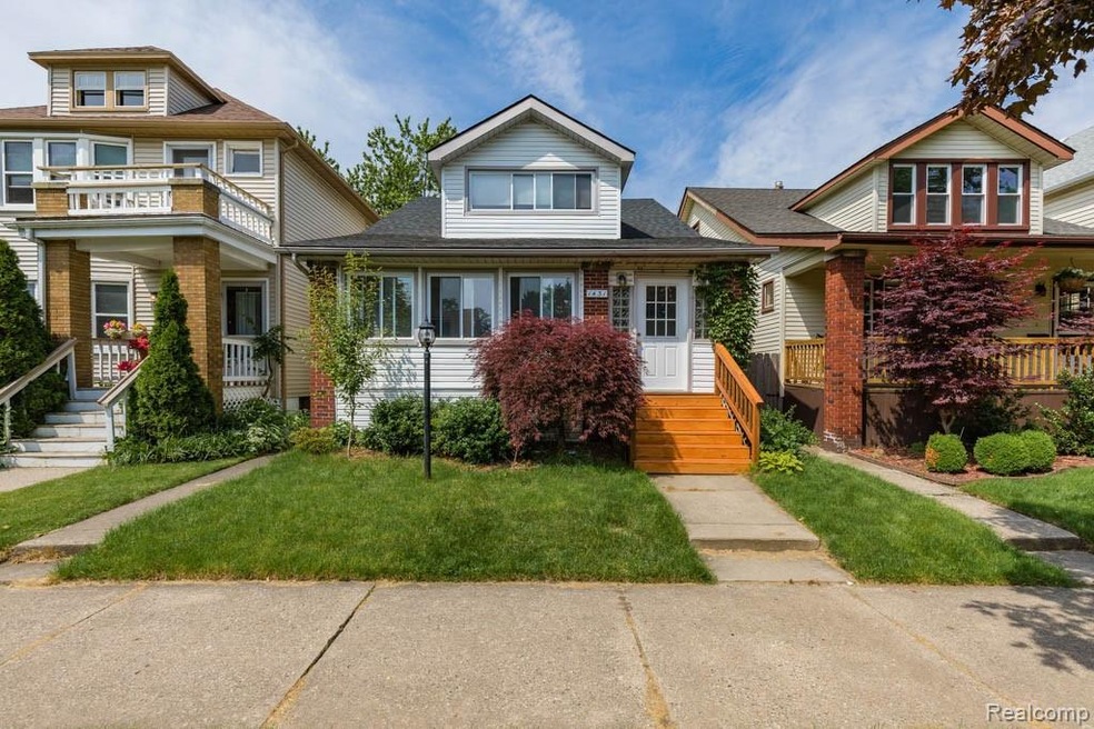 1431 Lakepointe St, Grosse Pointe Park, MI 48230 - photo 1