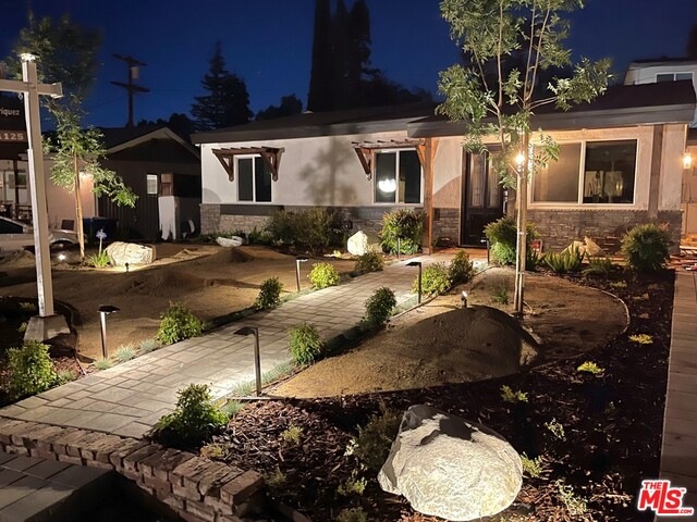 21819 Dumetz Rd, Woodland Hills, CA 91364 - photo 1