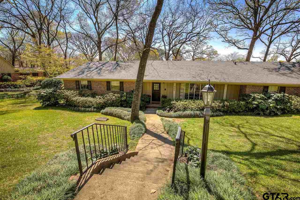 905 905 E Watkins, Tyler, TX 75701 - photo 1