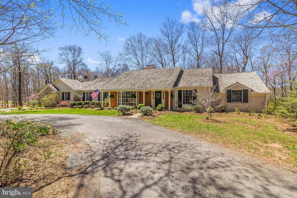 5519 Valley Green Dr, Broad Run, VA 20137 - photo 1