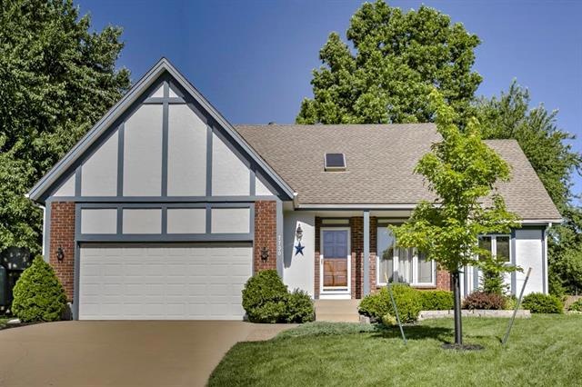 7730 Woodstone Ln, Shawnee, KS 66217 - photo 1