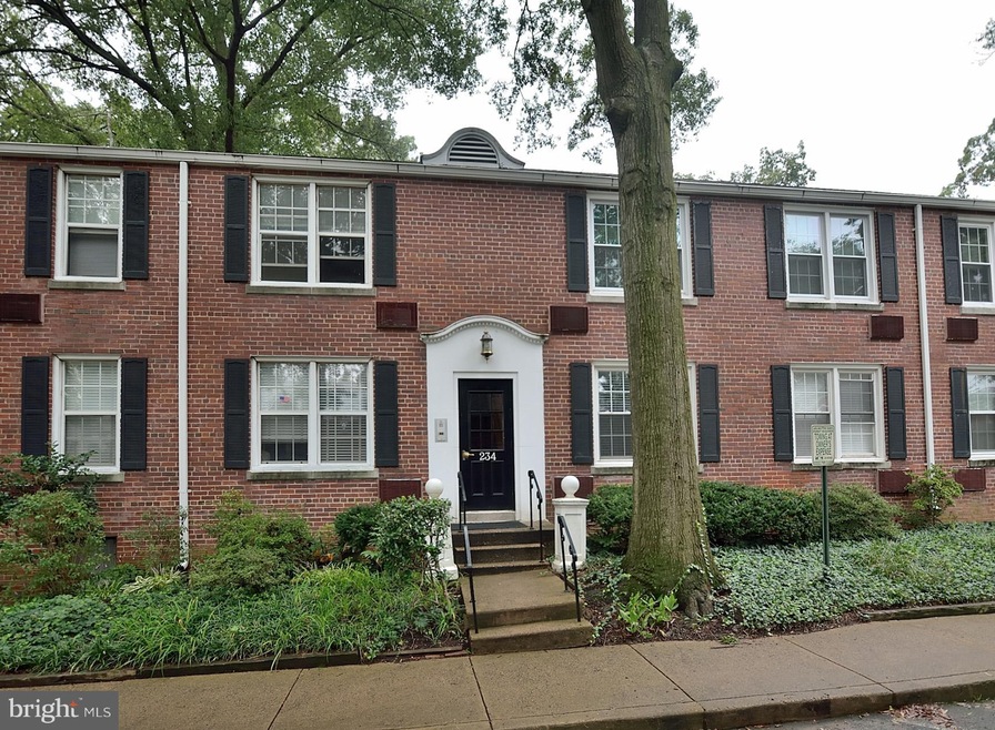 234 N Thomas St unit 4, Arlington, VA 22203 - photo 1