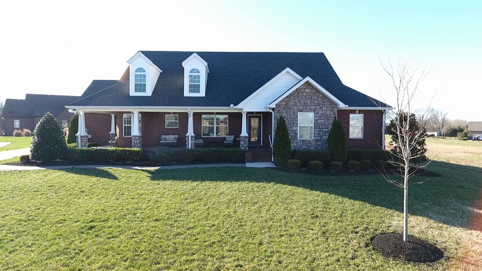 308 Honeysuckle Ln, Shelbyville, TN 37160 - photo 1