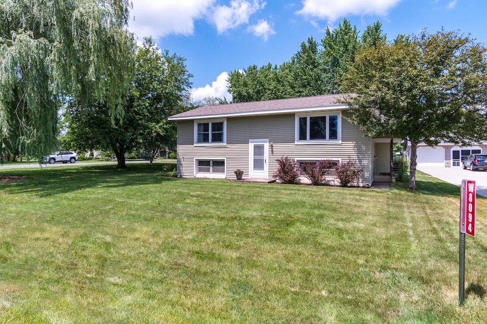 03_W8094ForestDr_Exterior3_mls