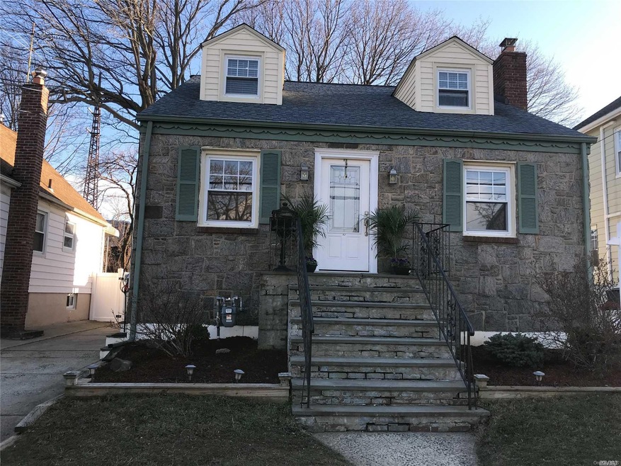 92 Lyon Place, Lynbrook, NY 11563 - photo 1