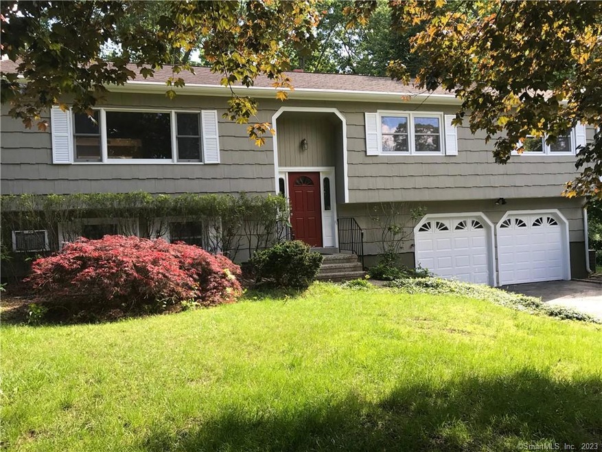 81 Fieldcrest Dr, Trumbull, CT 06611 - photo 1