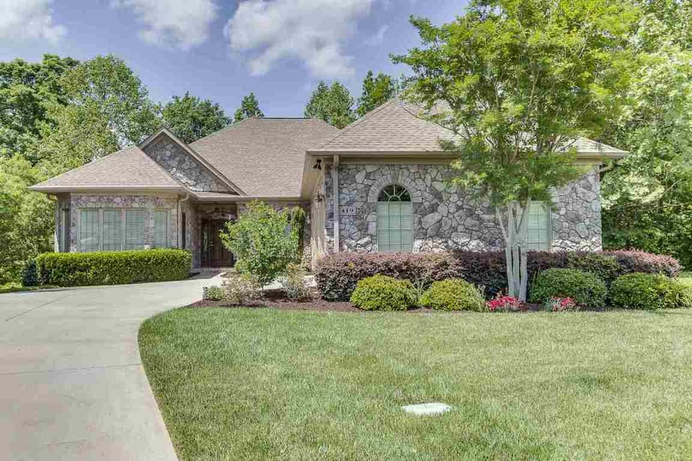 419 Hunters Cir, Greenville, SC 29617 - photo 1