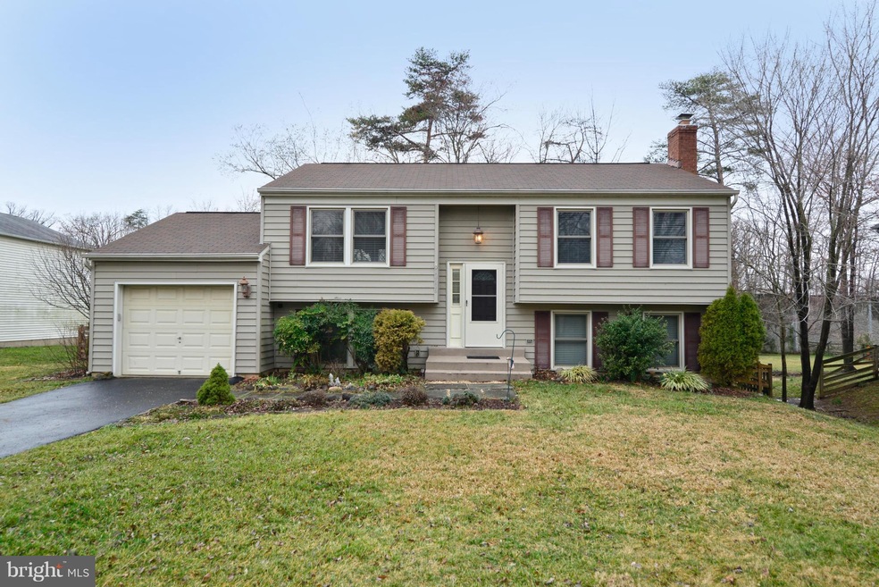 12636 Holkein Dr, Herndon, VA 20171 - photo 1