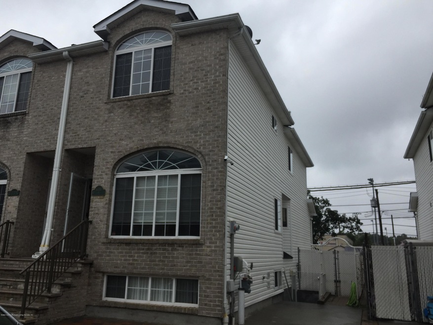6781 Hylan Blvd, Staten Island, NY 10309 - photo 1