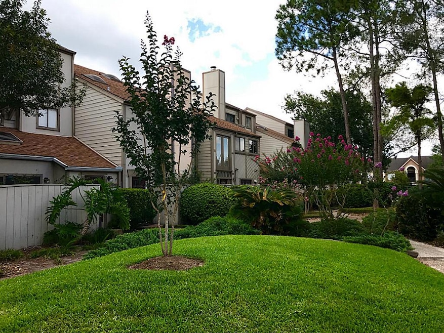 1073 Country Place Dr unit 1073, Houston, TX 77079 - photo 1