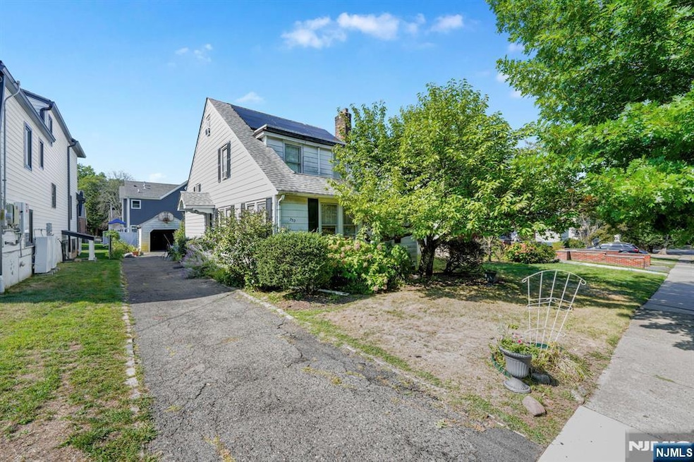 732 Rutland Ave, Teaneck, NJ 07666 - photo 1