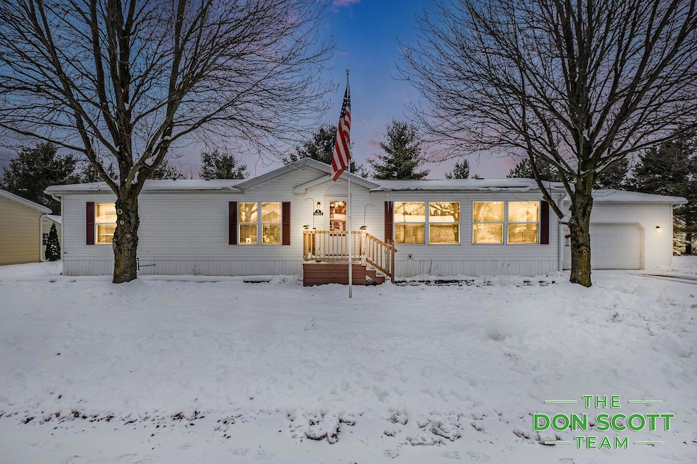 13633 Iris Ln, Cedar Springs, MI 49319 - photo 1