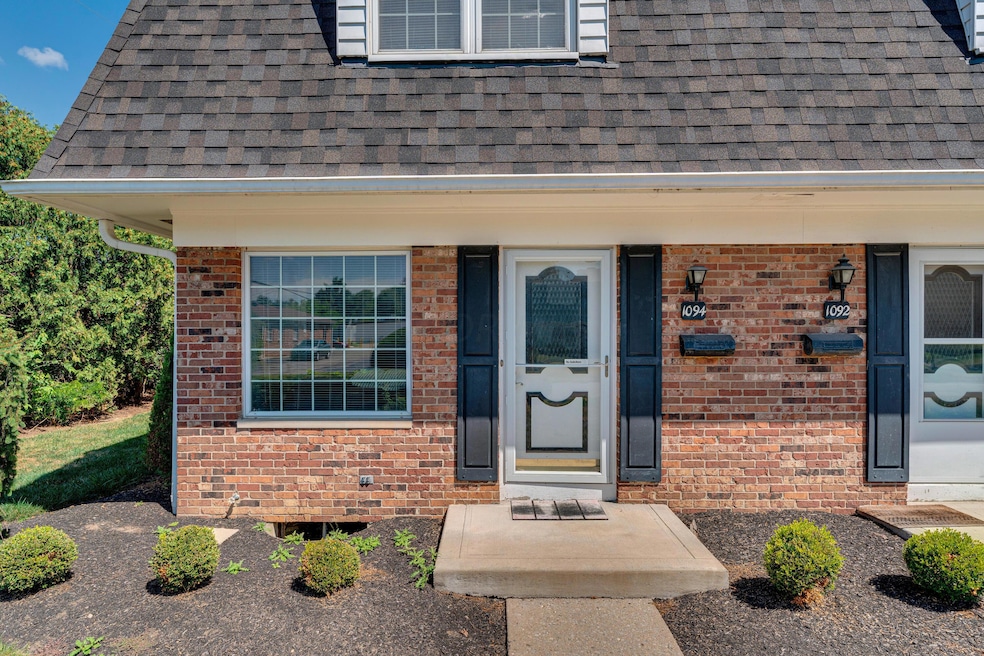 1094 Folkestone Rd unit 13-A, Columbus, OH 43220 - photo 1