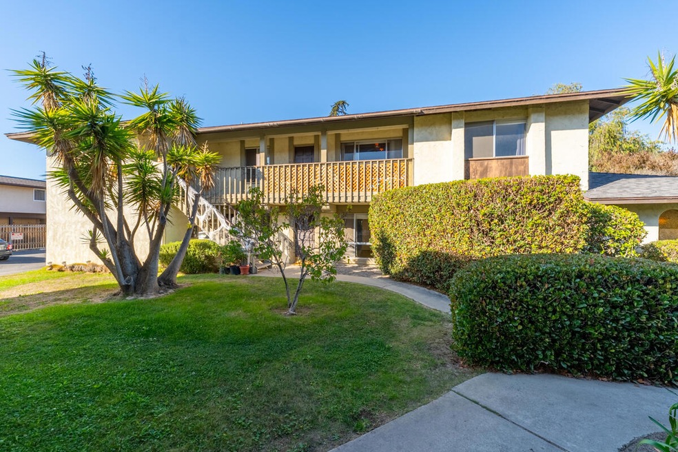 Courtyard and Walkway - 487 Whitman St