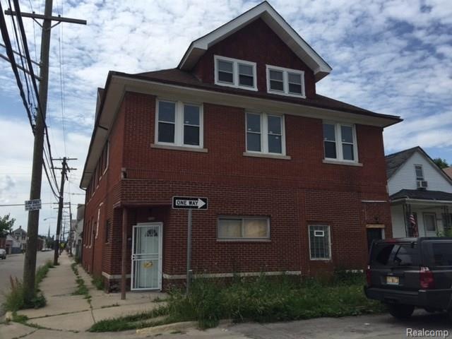 2436 Zinow St, HamtraMcK, MI 48212 - photo 1