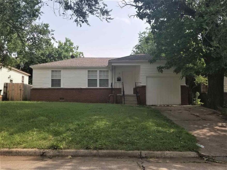 102 E Elder Ave, Duncan, OK 73533 - photo 1