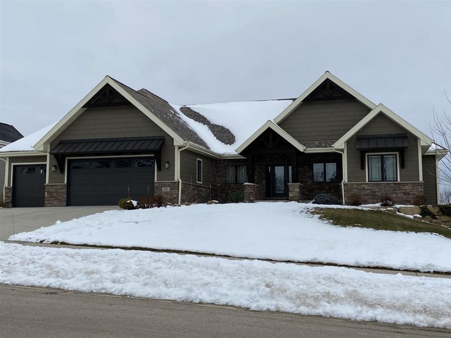 346 Oakwood Dr, Oregon, WI 53575 - photo 1