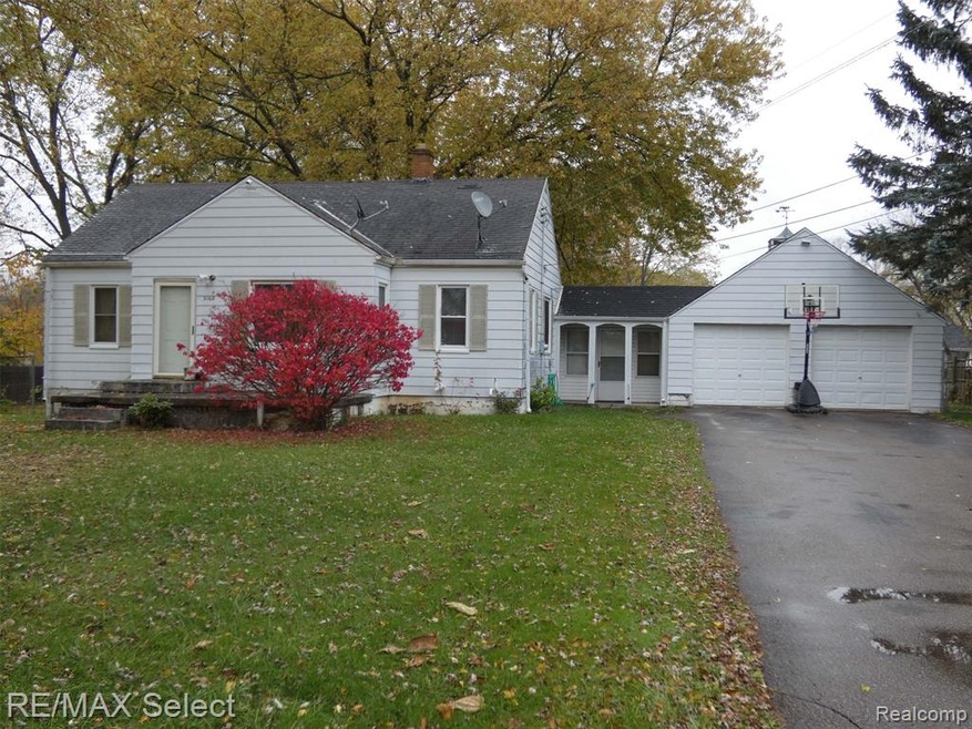 3168 Huggins Ave, Flint, MI 48506 - photo 1