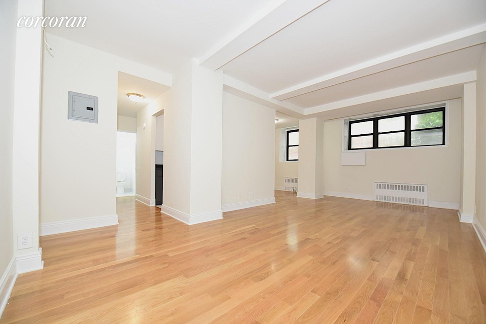 200 W Kingsbridge Rd unit 1L, Bronx, NY 10463 - photo 1