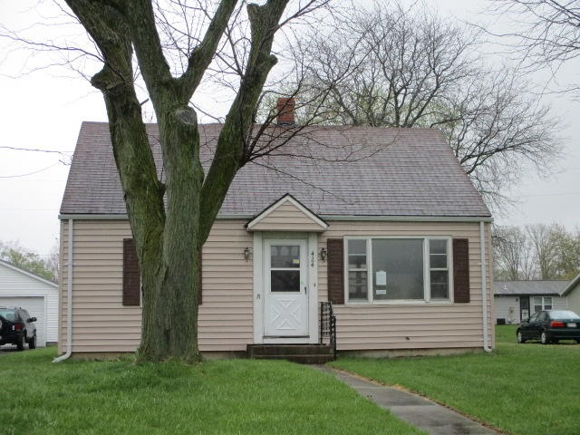 424 S Pine St, Wapakoneta, OH 45895 - photo 1