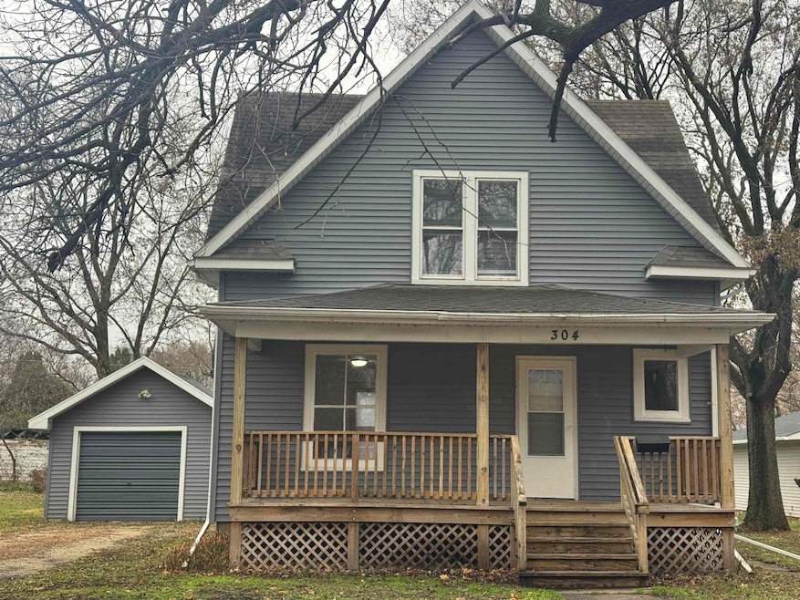 304 8th Ave, Charles City, IA 50616 - photo 1