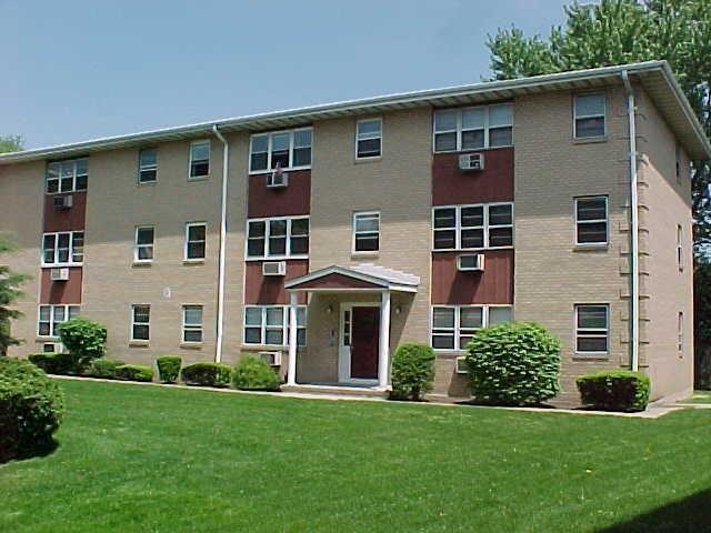 2 Radio Ave unit C4, Secaucus, NJ 07094 - photo 1
