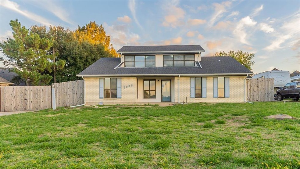 2005 W Baldridge St, Ennis, TX 75119 - photo 1