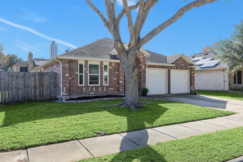 4508 Stonebridge Dr, Pearland, TX 77584 - photo 1