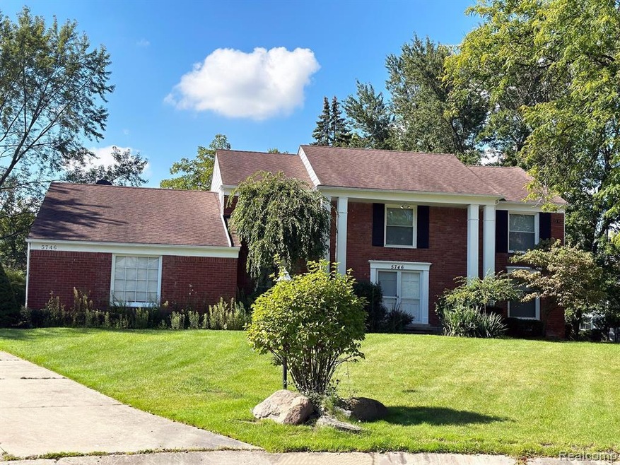 5746 Hobnail Cir, West Bloomfield, MI 48322