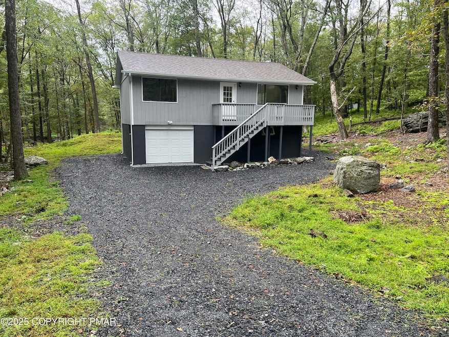 319 Whippoorwill Dr, Bushkill, PA 18324 - photo 1