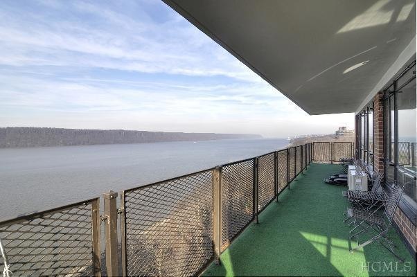 Highpoint on the Hudson unit 12HJ, Bronx, NY 10463 - photo 1