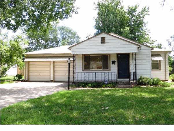 Charming 2 bed and 1 bath home
