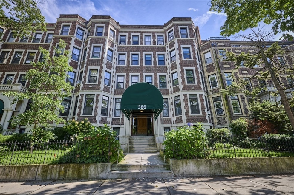 386 Riverway unit 4, Boston, MA 02115 - photo 1