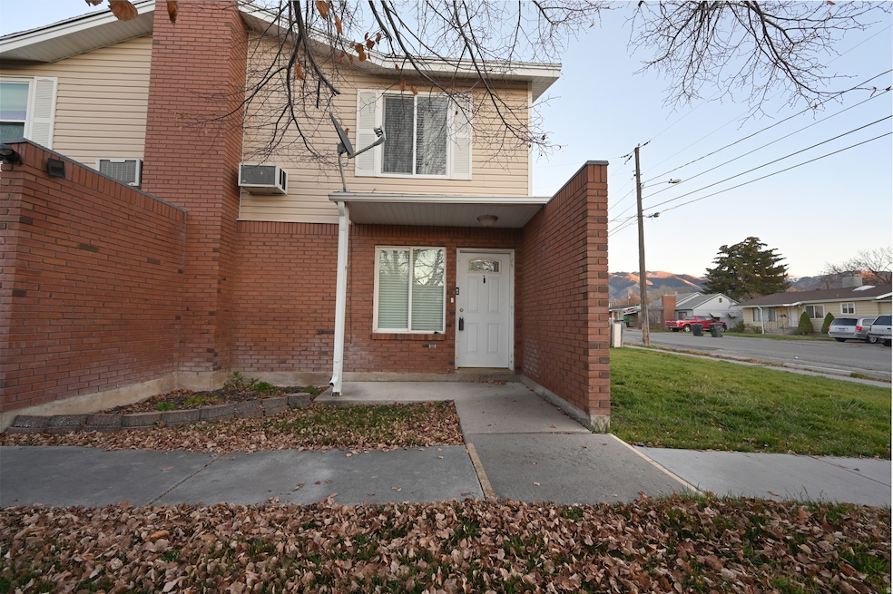 285 W 600 N unit 1, Logan, UT 84321 - photo 1